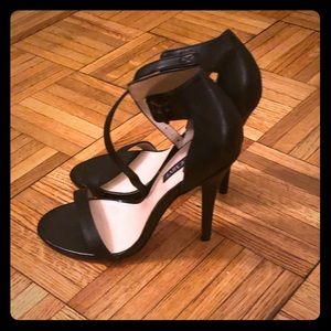 BN Shoemint black strappy heels